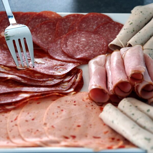 El Arte del Picoteo entre Comidas: ¿Amigo o Enemigo de la Nutrición?