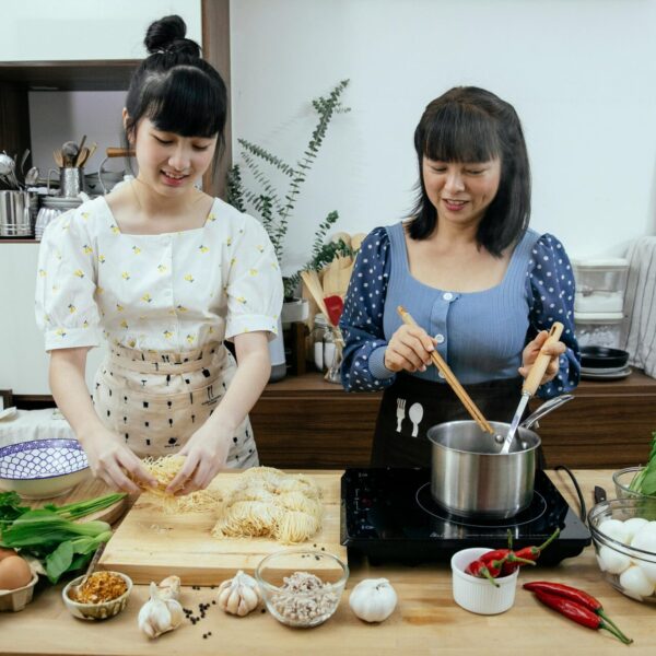 Descubriendo los beneficios de incluir a los niños en las labores la cocina