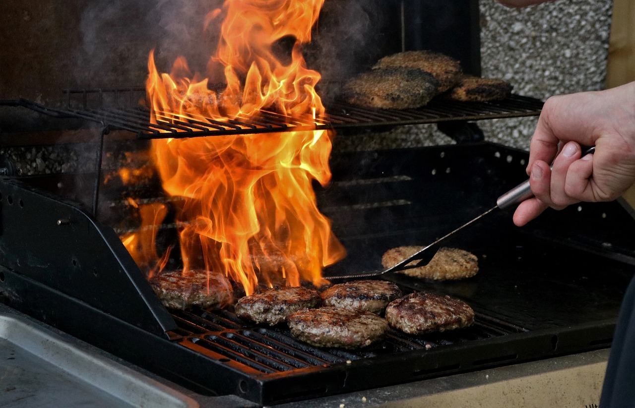 ¡Prepara la mejor barbacoa con rocas volcánicas este verano con la calidad de Cash Gaymo!
